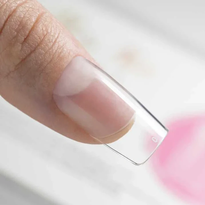 Gel Tipy CLEAR hranaté – aplikace gel tipu na přírodní nehet